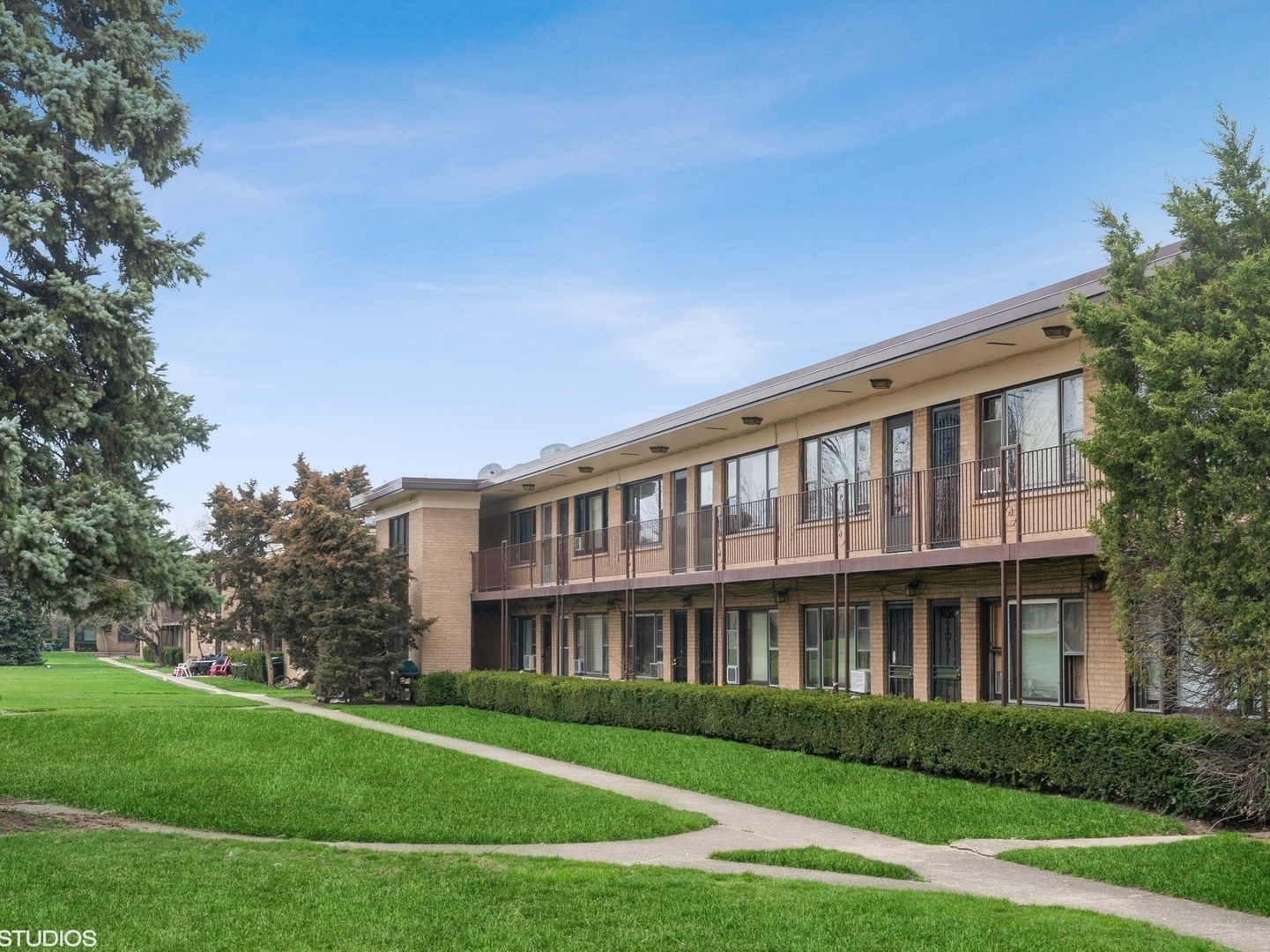 Property Photo: 39 King Arthur Court 18 IL 60164