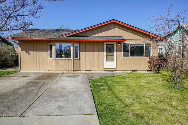 2339 Howard Avenue  Medford OR 97501 photo