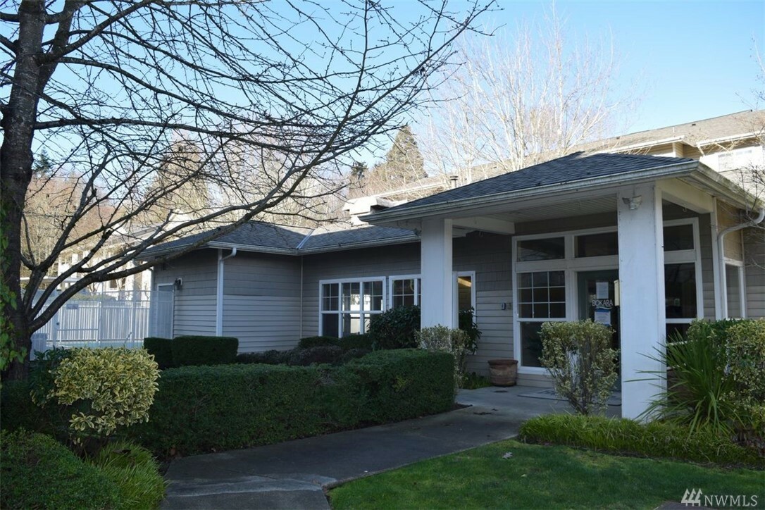 Property Photo:  801 Rainier Ave N E-226  WA 98057 