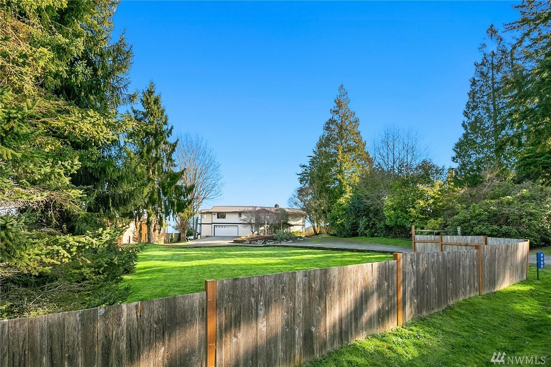 Property Photo:  9900 SW 112th St  WA 98070 