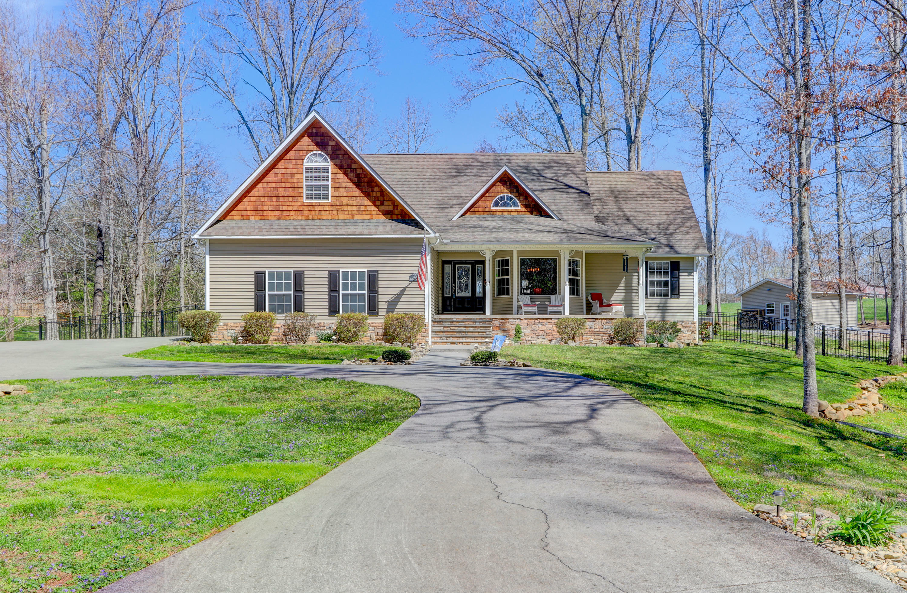 Property Photo:  302 Fallen Oak Circle  TN 37865 