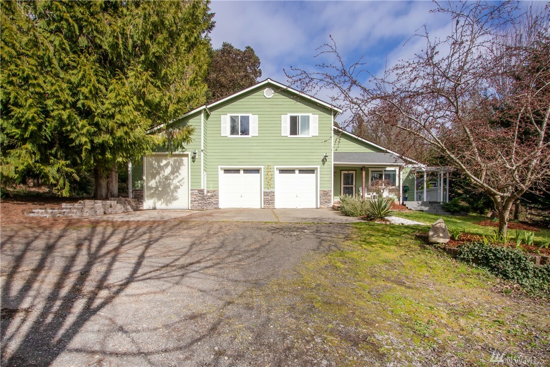 Property Photo:  42 E Nahum Lane  WA 98528 