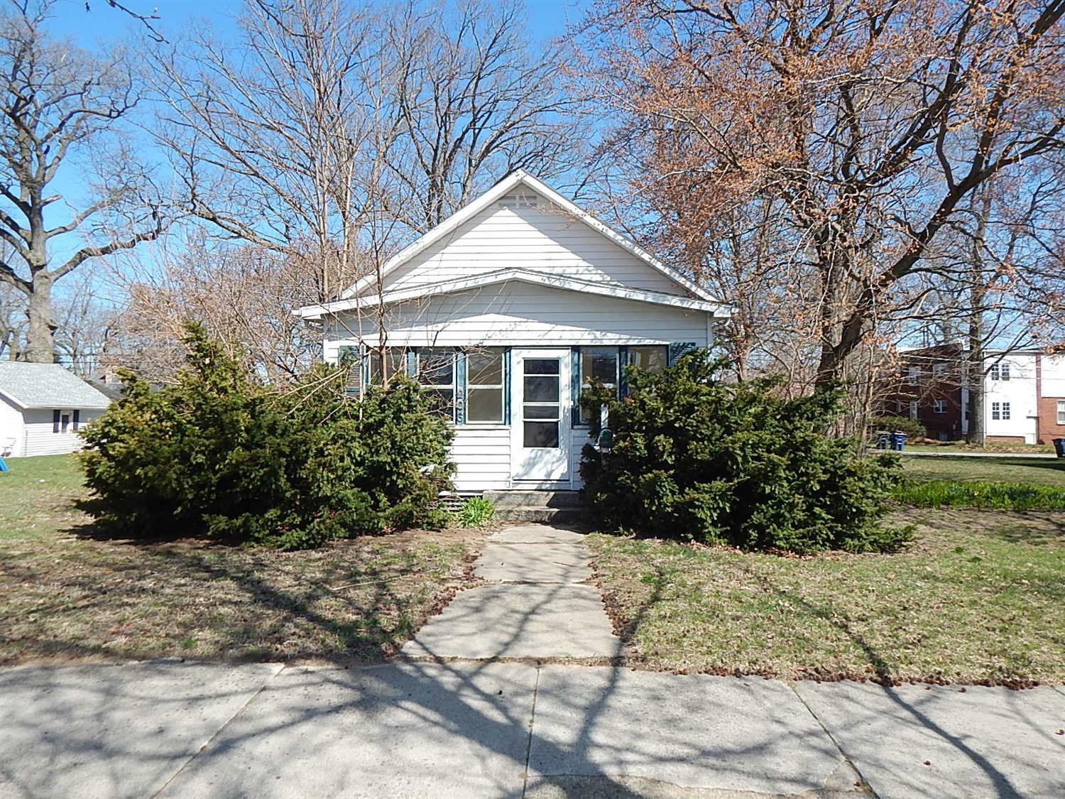 Property Photo: 206 Gardena Street IN 46360