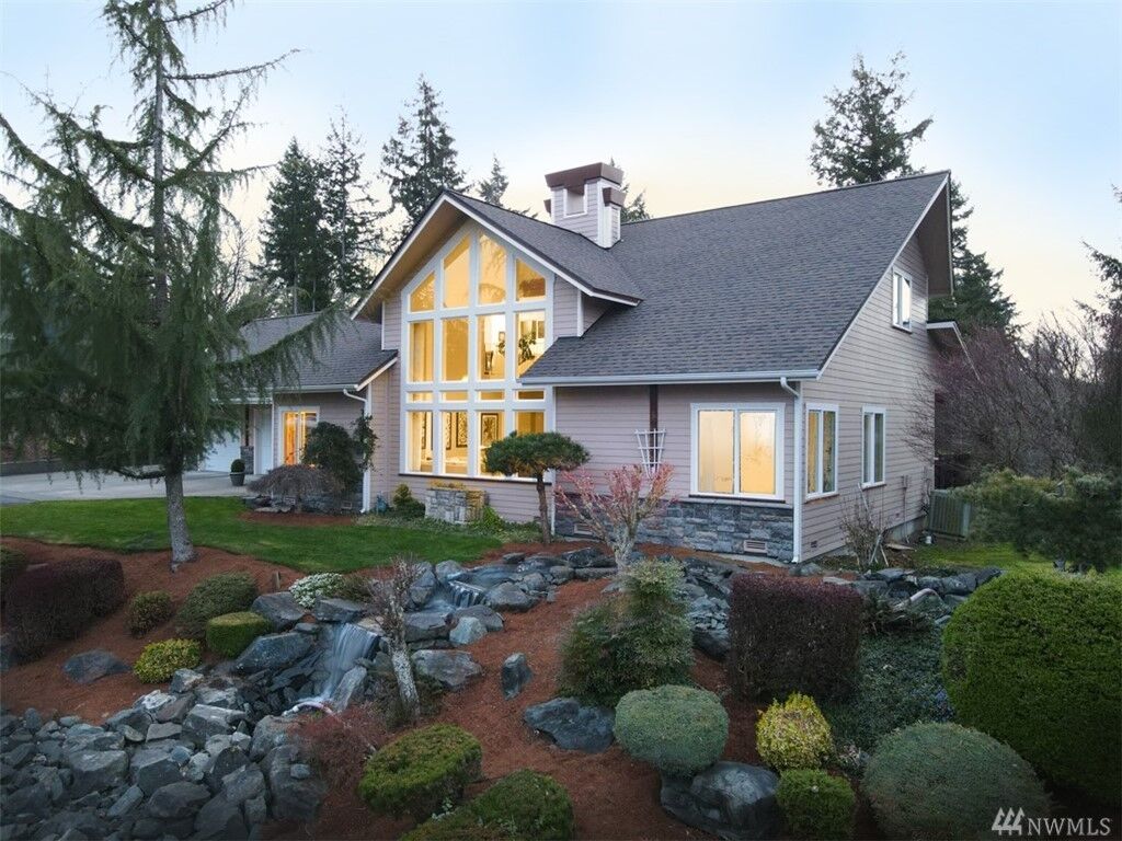 Property Photo:  117 Rainier Ct  WA 98532 
