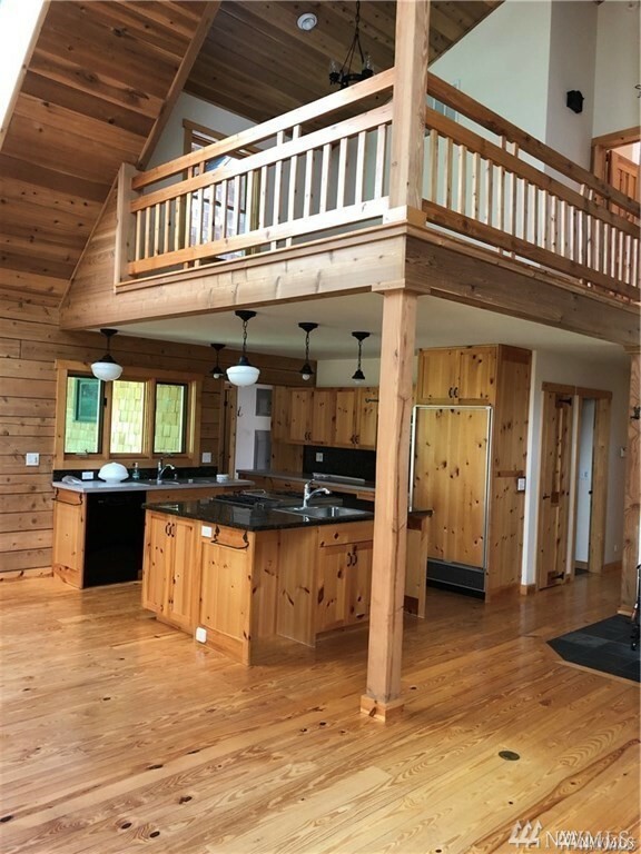 Property Photo: 10046 Mandus Olson Rd NE WA 98110