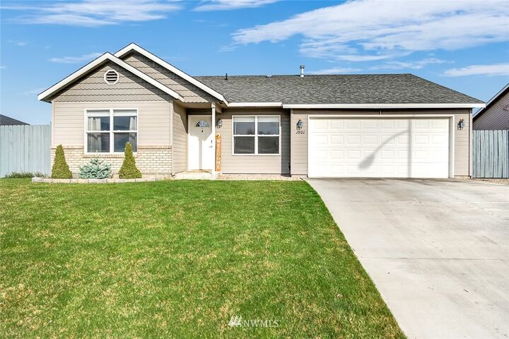 1901  Palo Verde Street  Moses Lake WA 98837 photo