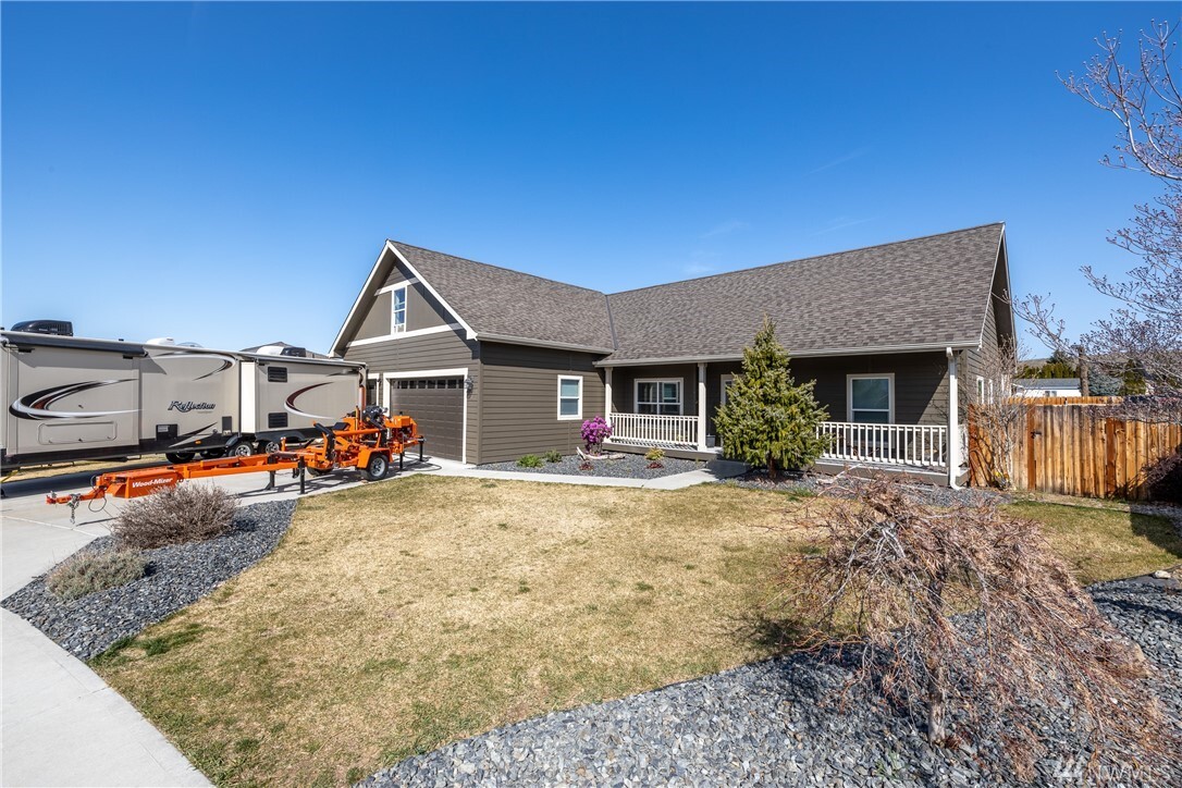 Property Photo:  2377 Talon St NE  WA 98802 