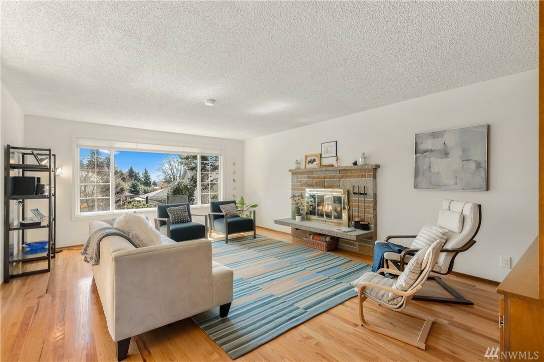 Property Photo: 219 NE 90th St WA 98115