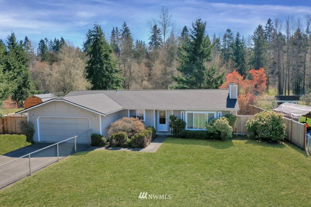 Property Photo:  7714  211 Street E  WA 98387 