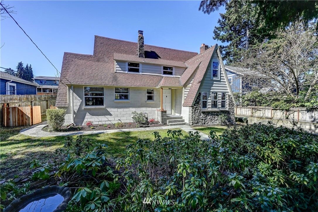 Property Photo: 12733 Fremont Avenue N WA 98133