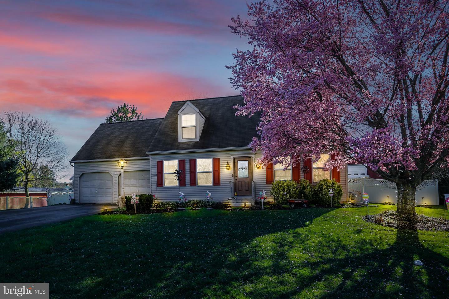 Property Photo:  425 Sterling Drive  PA 17356 