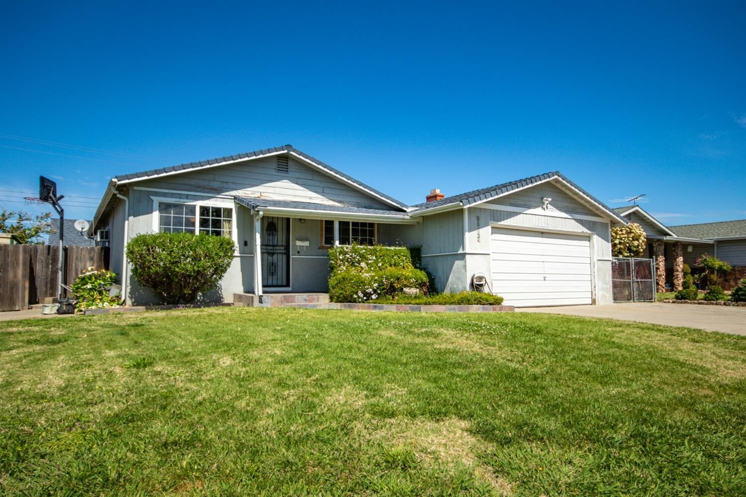 Property Photo: 8563 Napier Way CA 95828