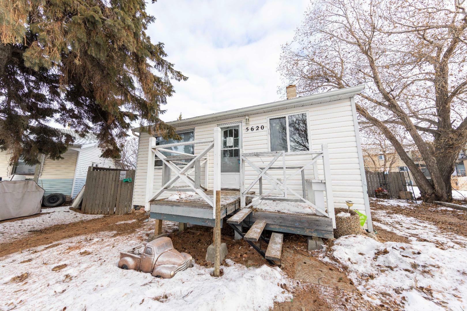 Property Photo: 5620 51A Street AB T9V 0R6