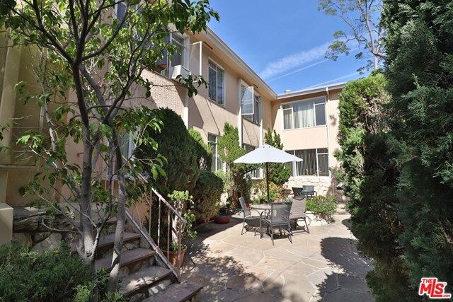 Property Photo:  974 Granville Avenue 7  CA 90049 