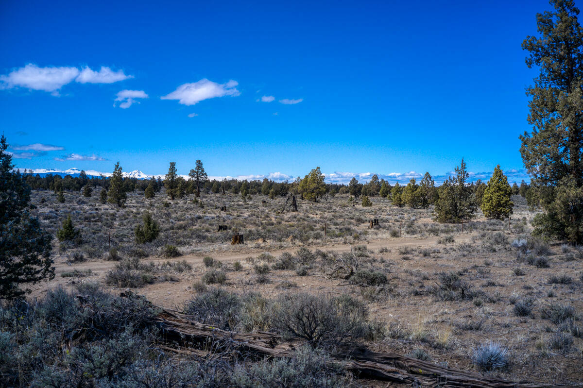 Property Photo: 24814 Cultus Lane OR 97701