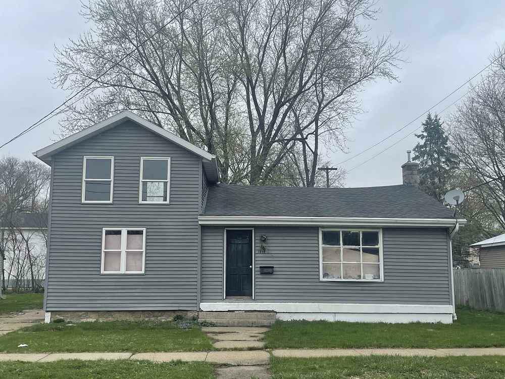 Property Photo:  1414 Mineral Point Ave  WI 53548 