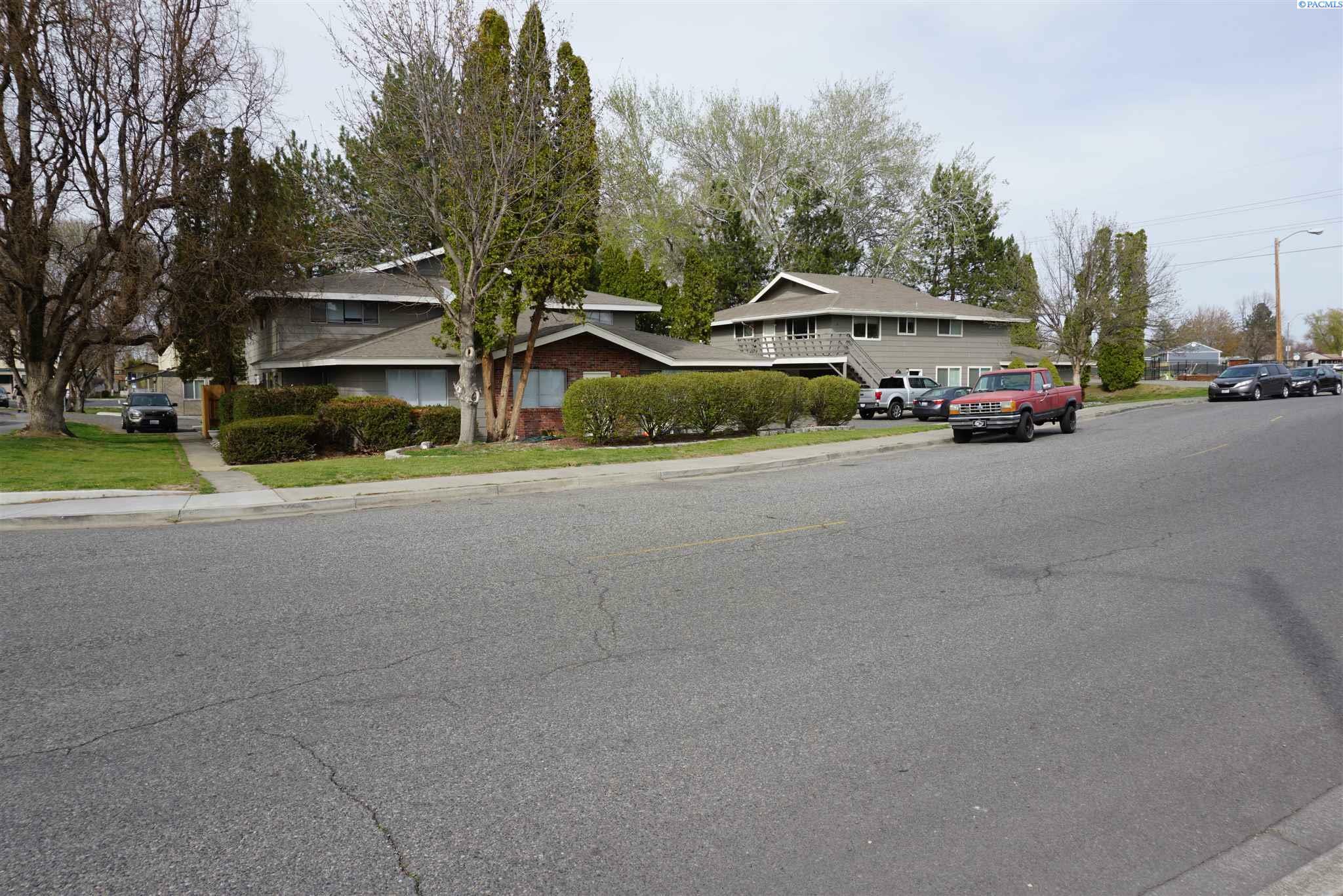 Property Photo:  1000 Catskill Street  WA 99352 