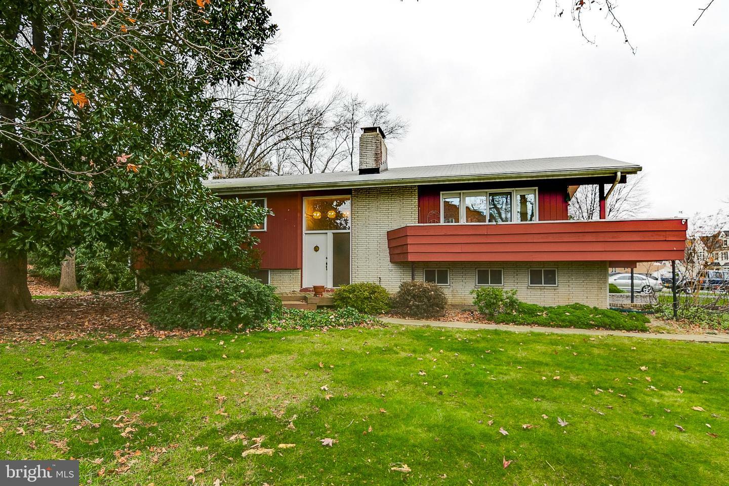 Property Photo: 12534 Poplar Lane VA 22192