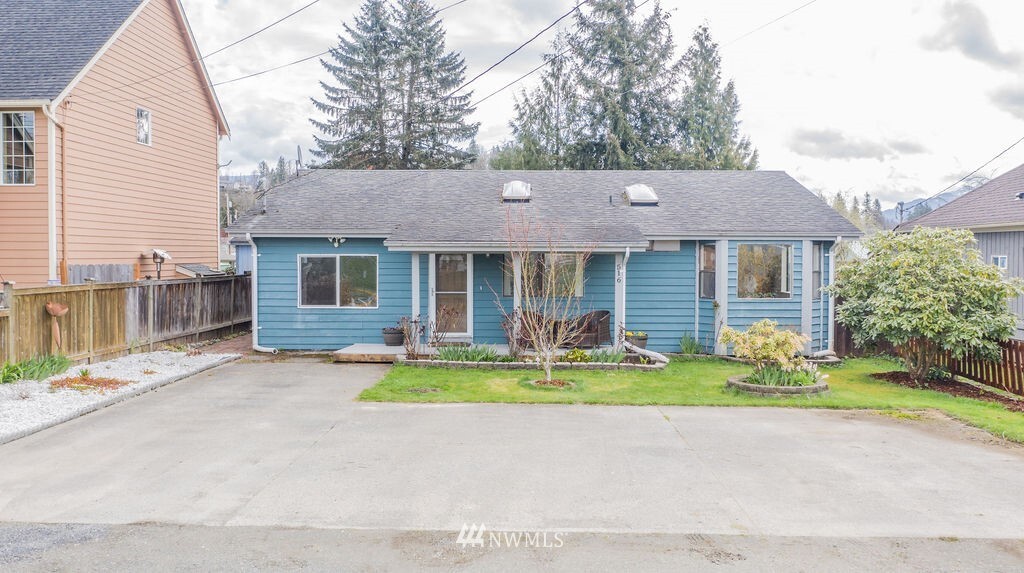 Property Photo: 516 6th Street WA 98294