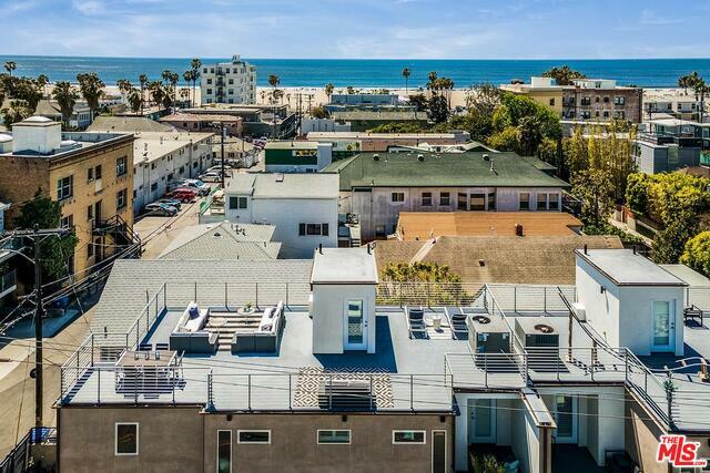 Property Photo: 62 Ozone Ave CA 90291