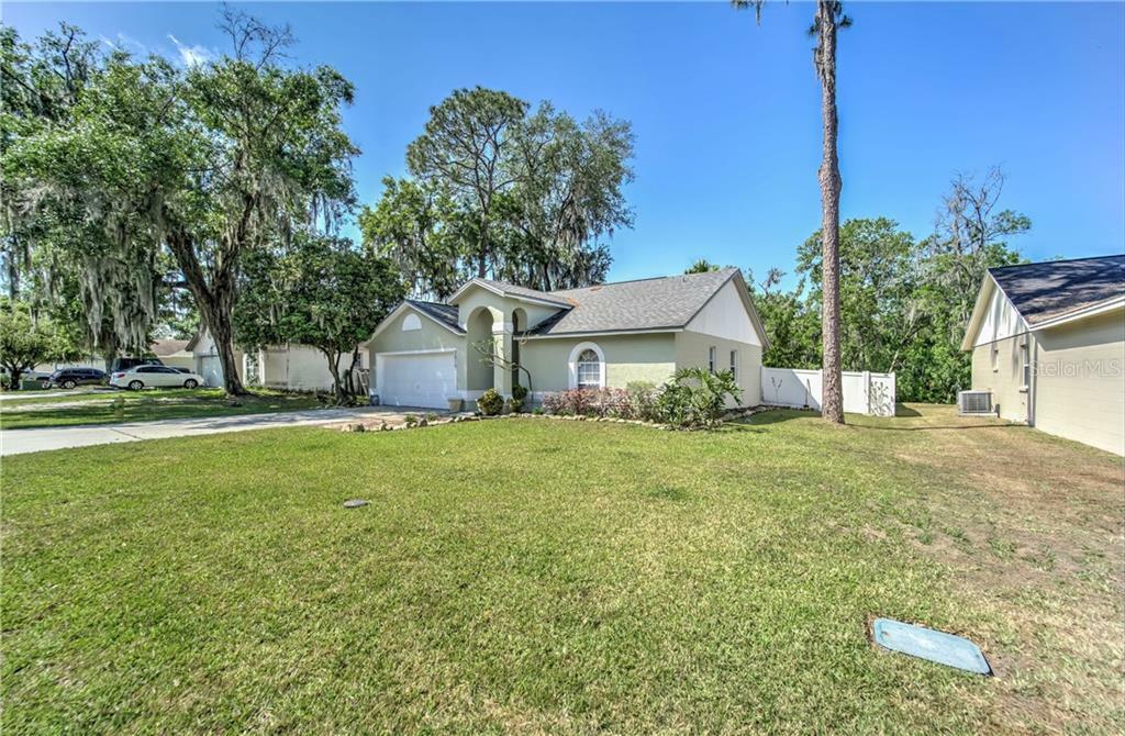 Property Photo:  3817 Creek Way Court  FL 33563 