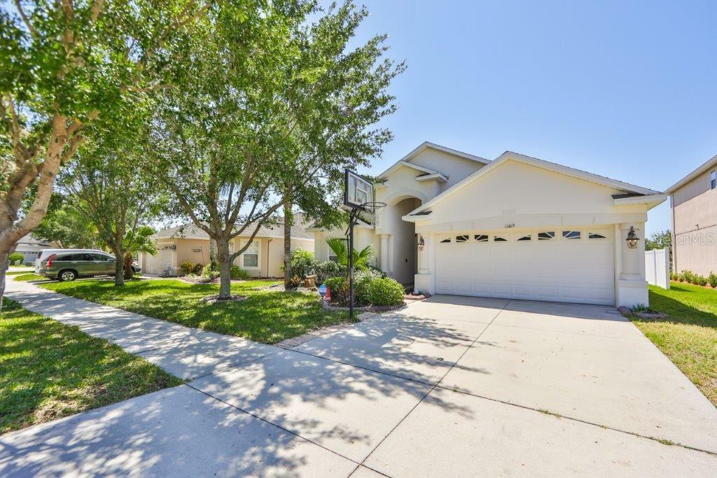 Property Photo:  11419 Flora Springs Drive  FL 33579 