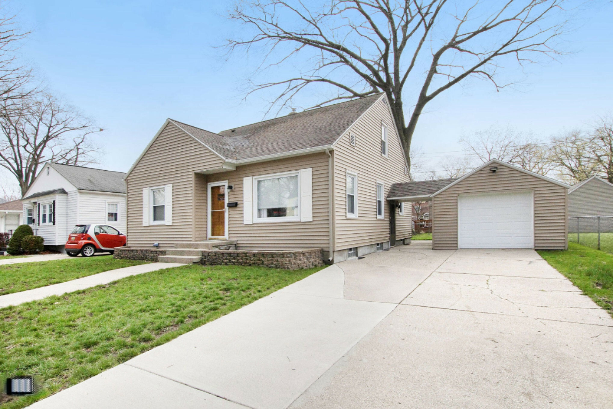 Property Photo:  1439 Randolph Ave Avenue  MI 49441 