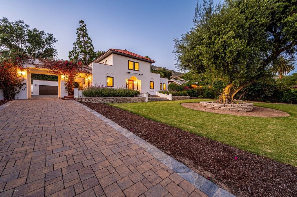 Property Photo:  1225 E Altadena Drive  CA 91001 