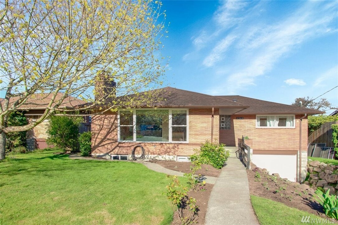 Property Photo: 6546 36th Ave NE WA 98115