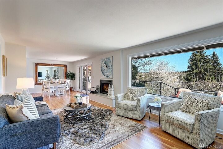 Property Photo: 1028 109 Ave SE WA 98004