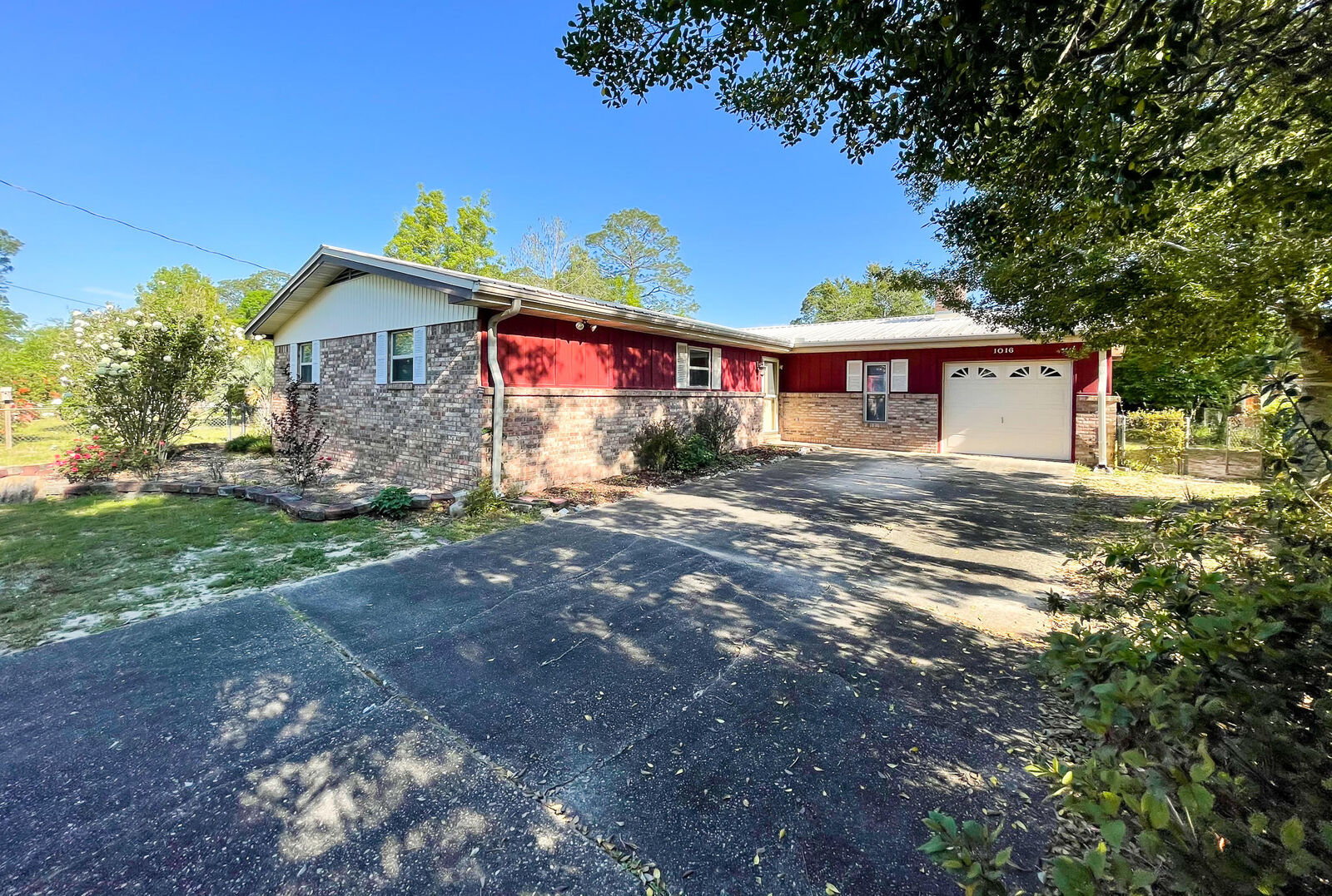 Property Photo: 1016 Valparaiso Boulevard FL 32578