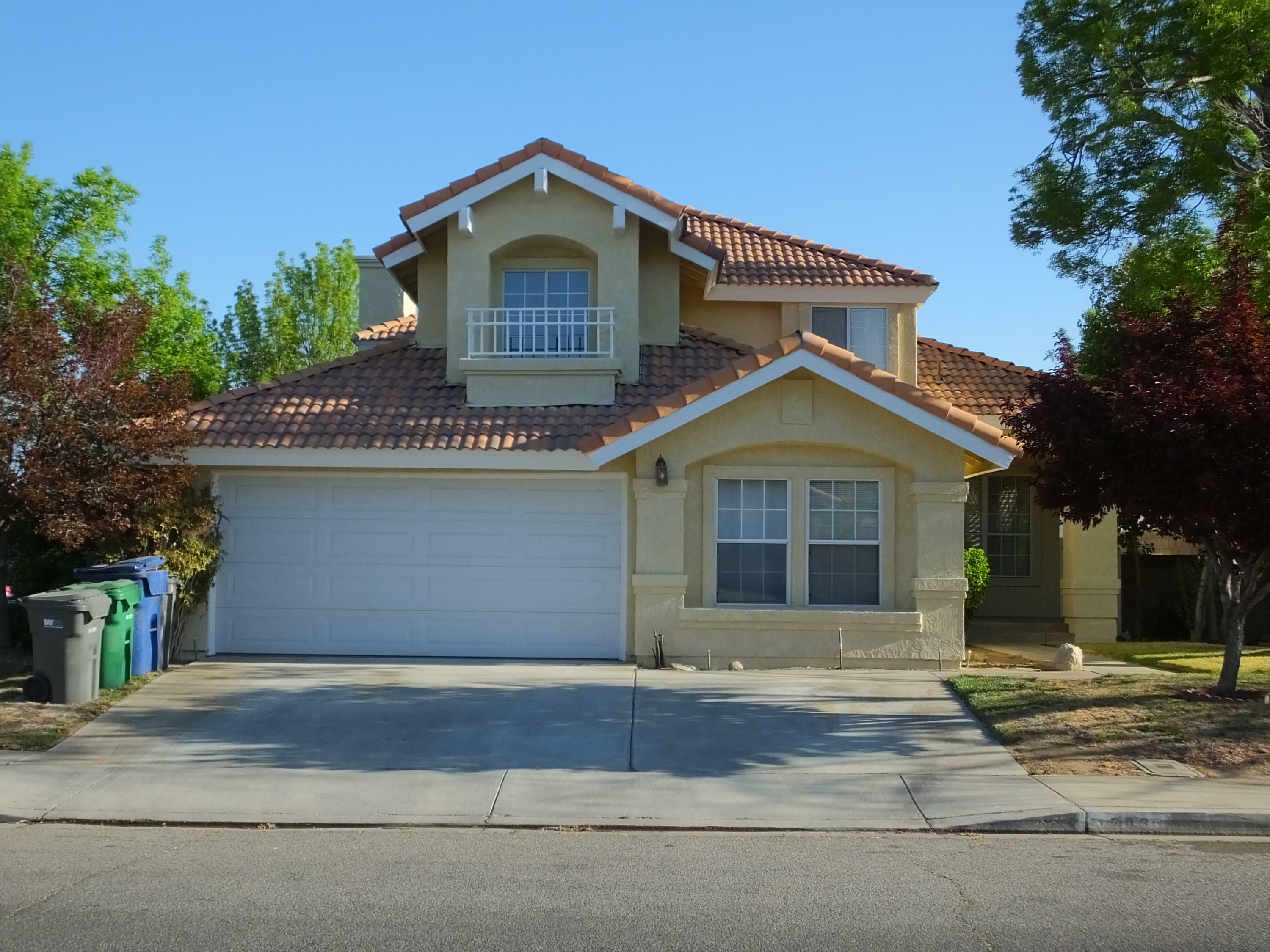 Property Photo:  1703 E Mesa Drive  CA 93535 