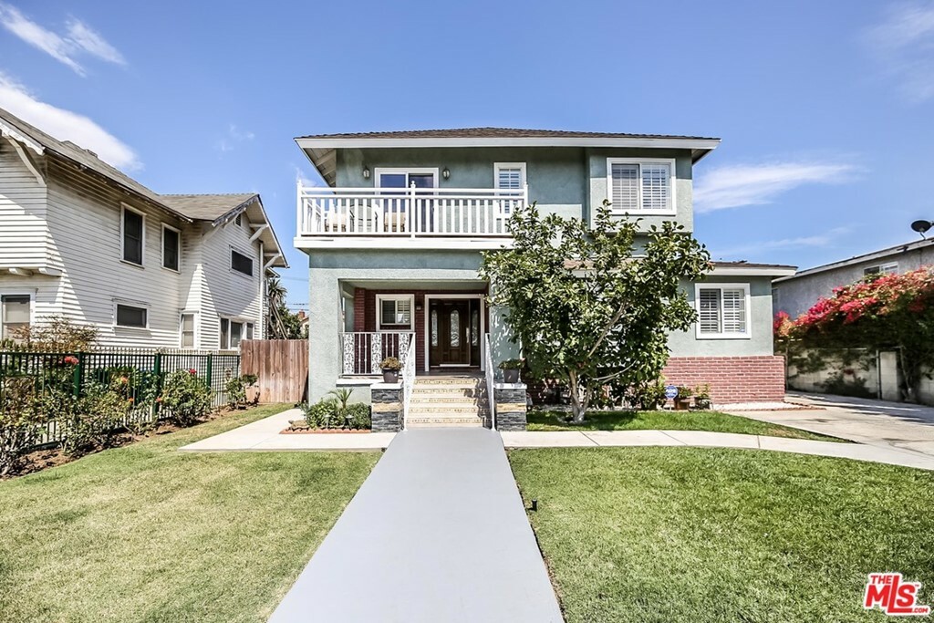 Property Photo:  1738 5th Avenue  CA 90019 