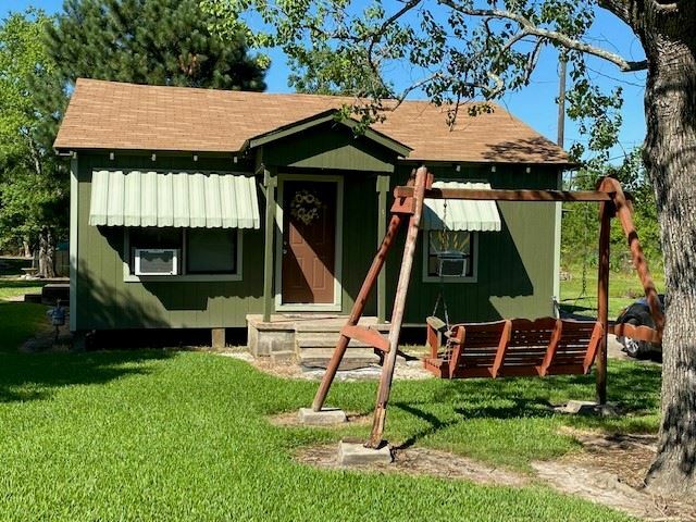 Property Photo:  115 E Florida  TX 77630-7027 