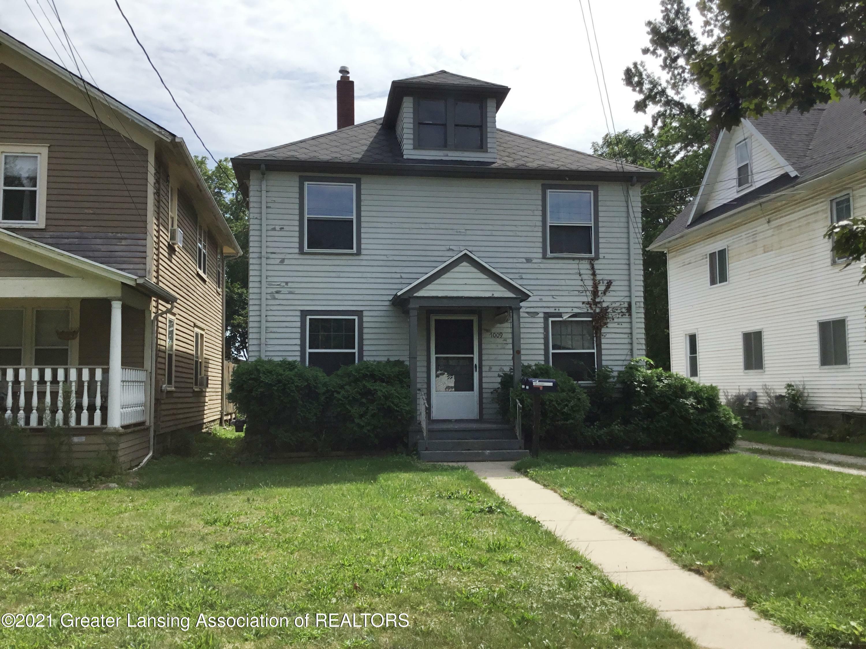 Property Photo:  1009 W Ionia Street  MI 48915 