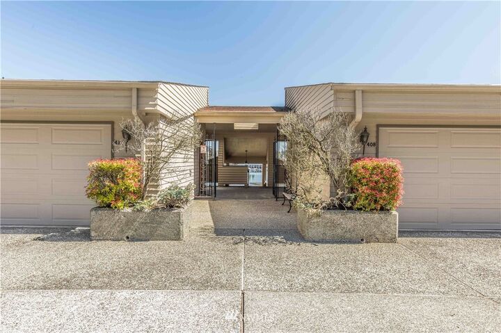 Property Photo:  412  West Bay Drive  WA 98502