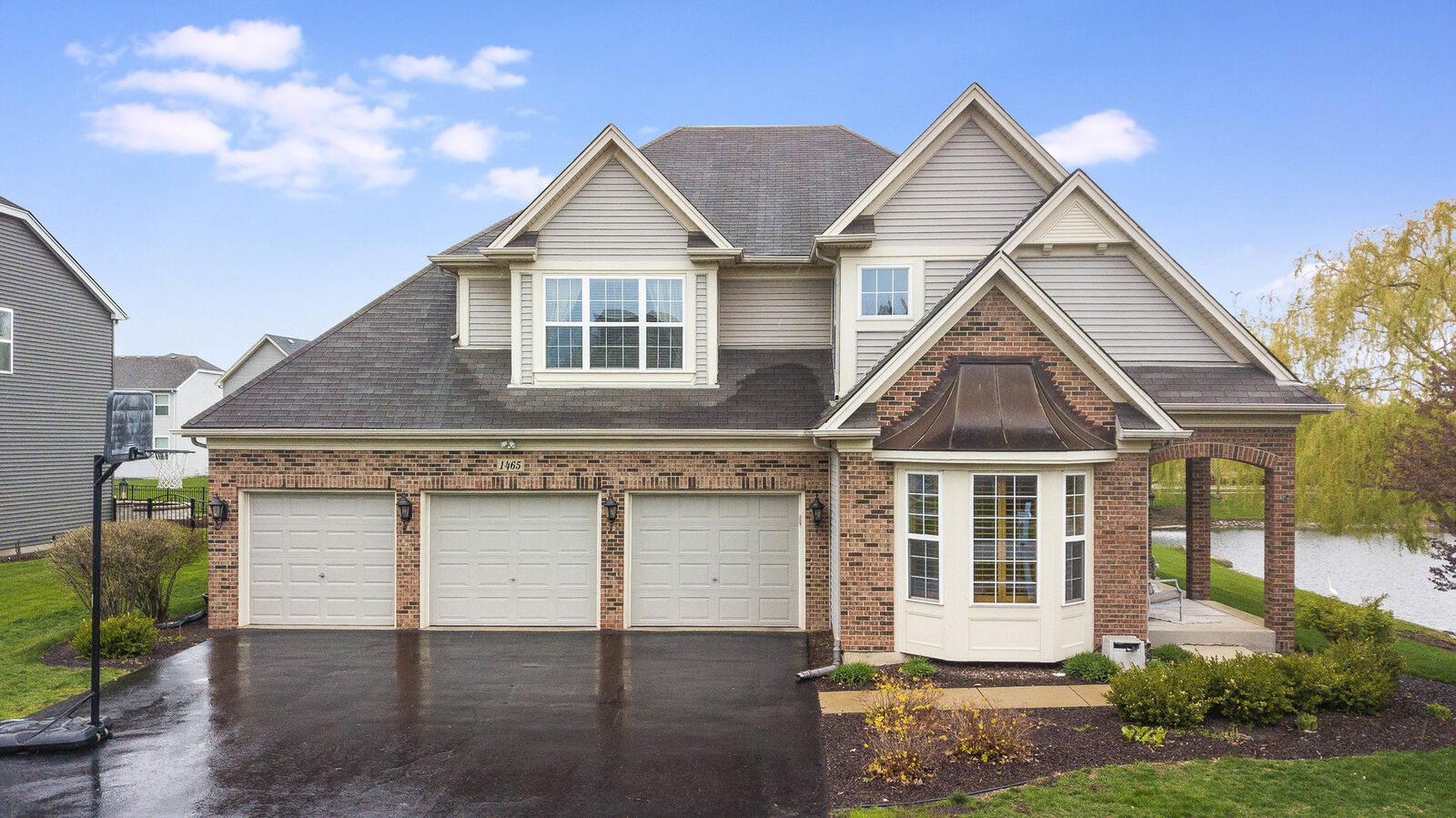 Property Photo: 1465 Hearthstone Lane IL 60542