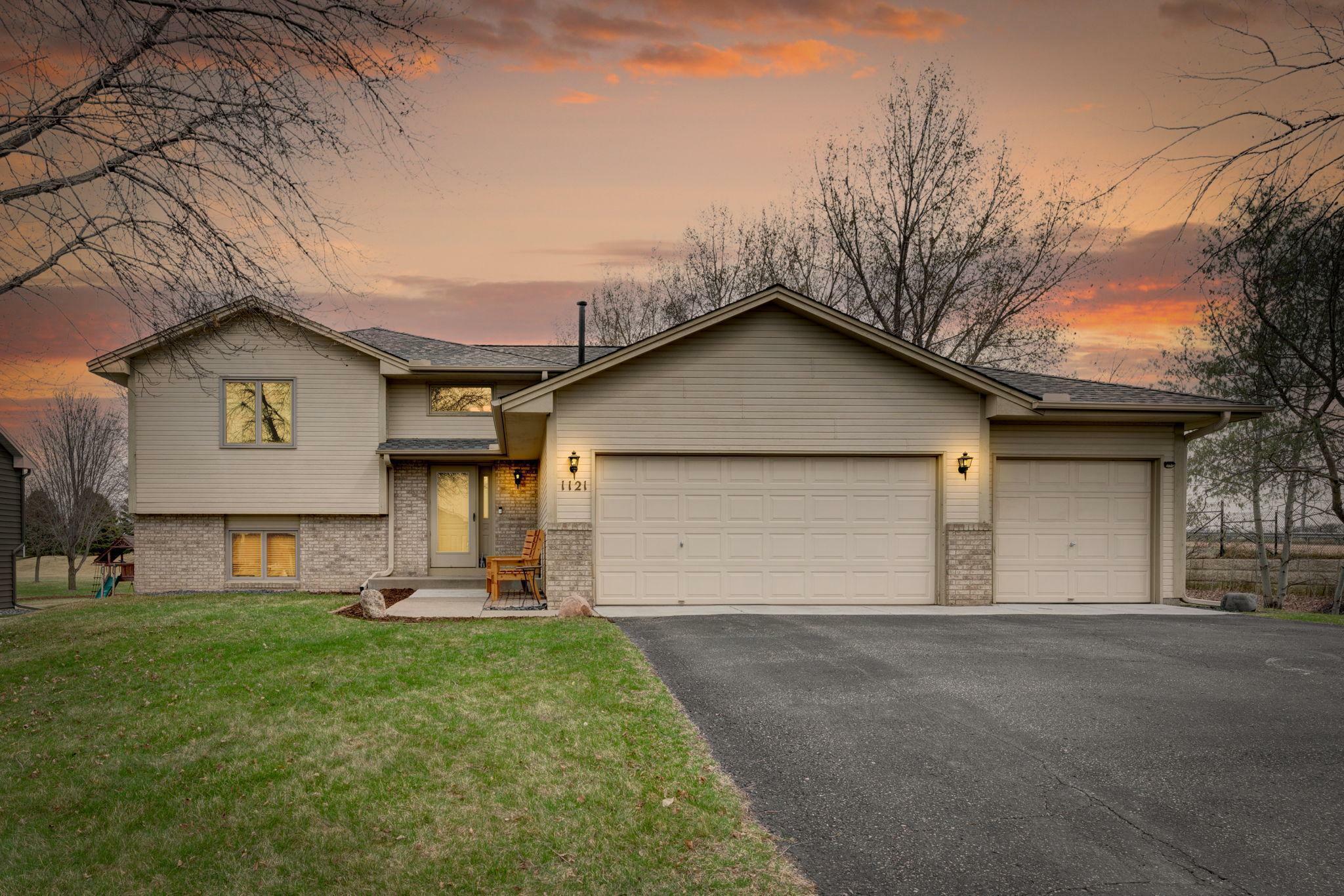 Property Photo: 1121 Lake Susan Drive MN 55317