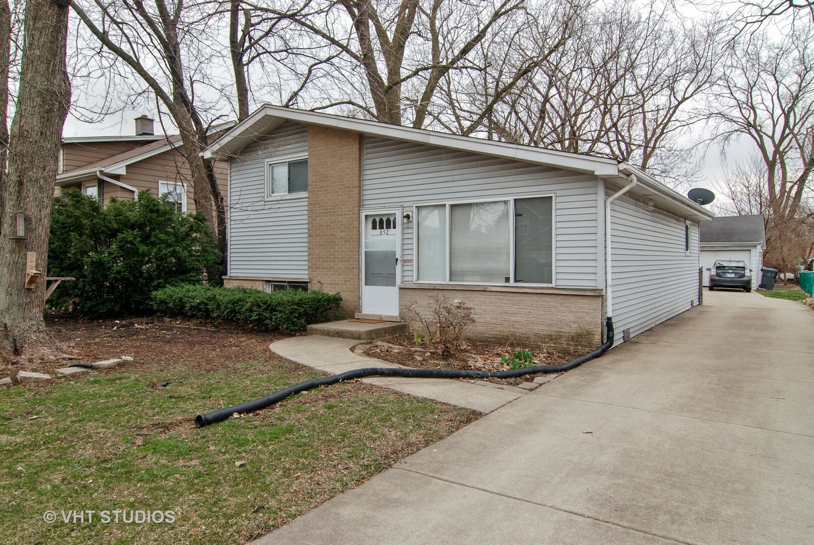 Property Photo:  652 W Lorraine Avenue  IL 60126 