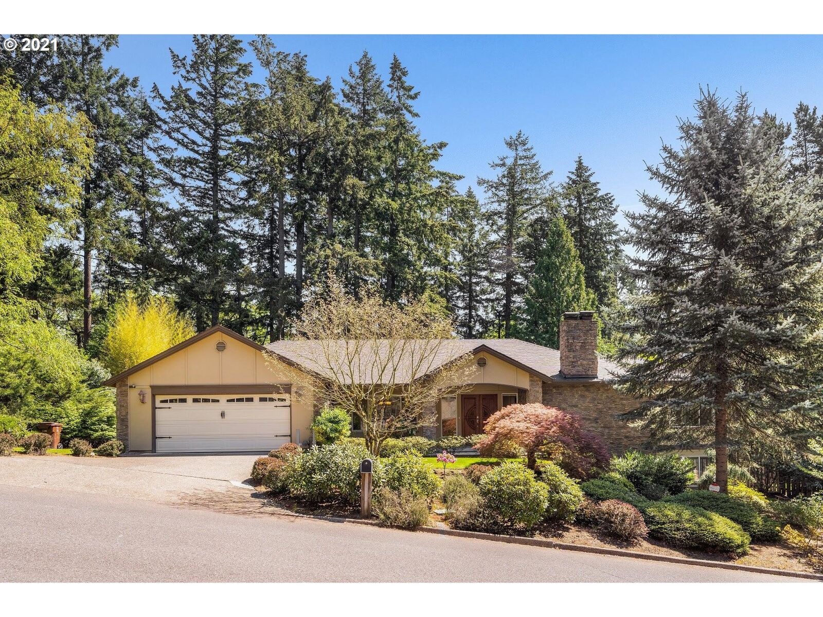 Property Photo: 2660 SW Garden View Ave OR 97225