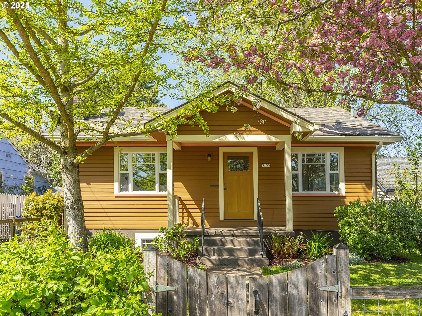 Property Photo:  3135 SE 63rd Ave  OR 97206 