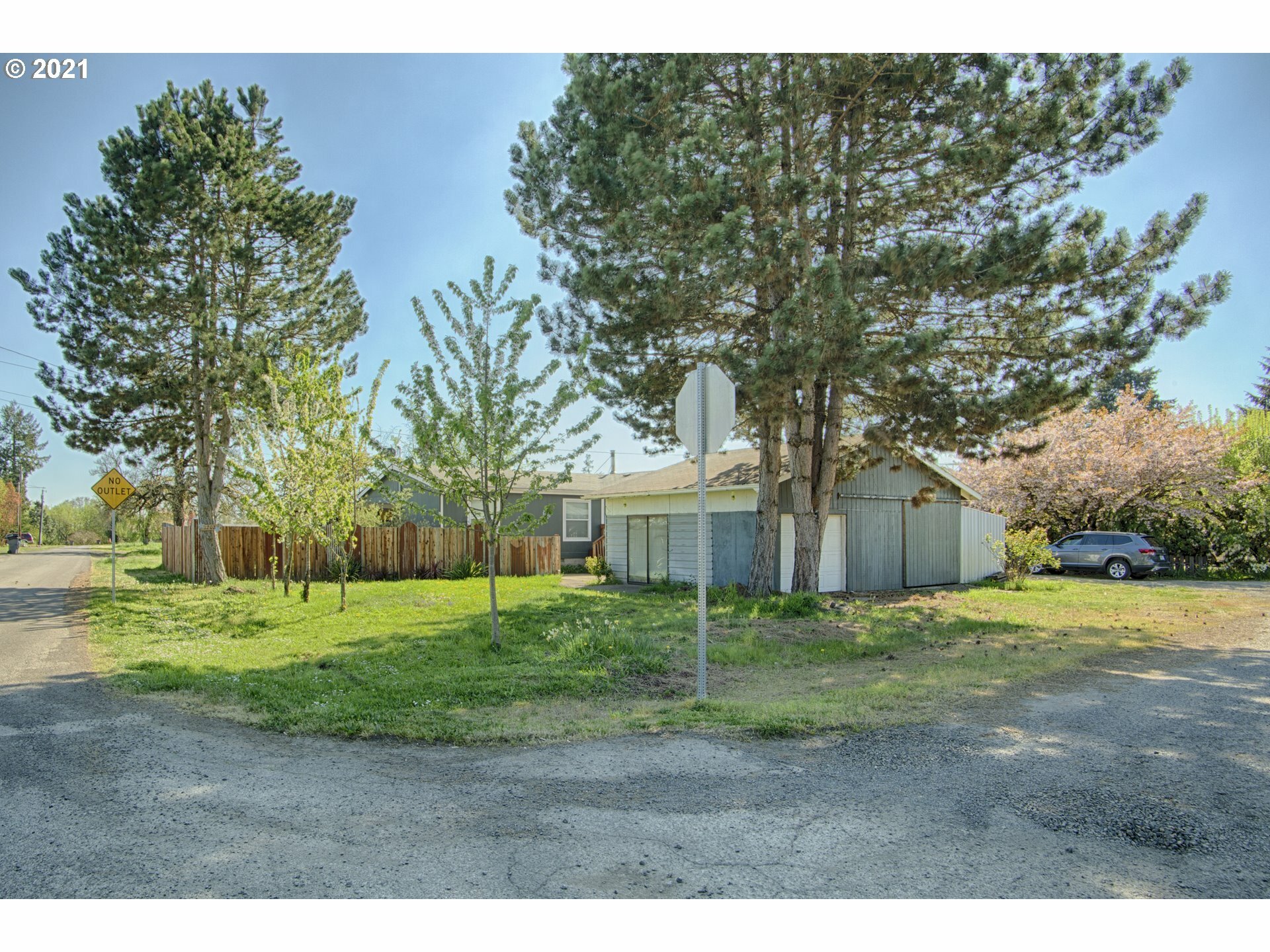 Property Photo: 1202 Oak St OR 97101