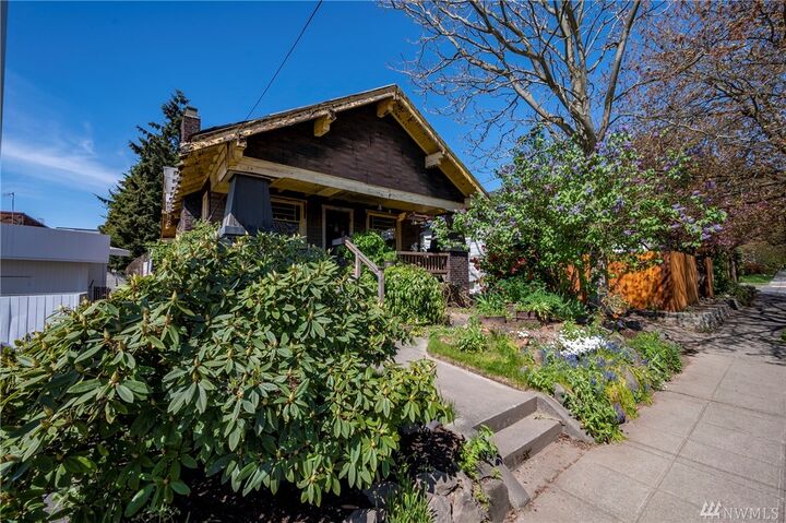 Property Photo: 4611 Fremont Ave N WA 98013