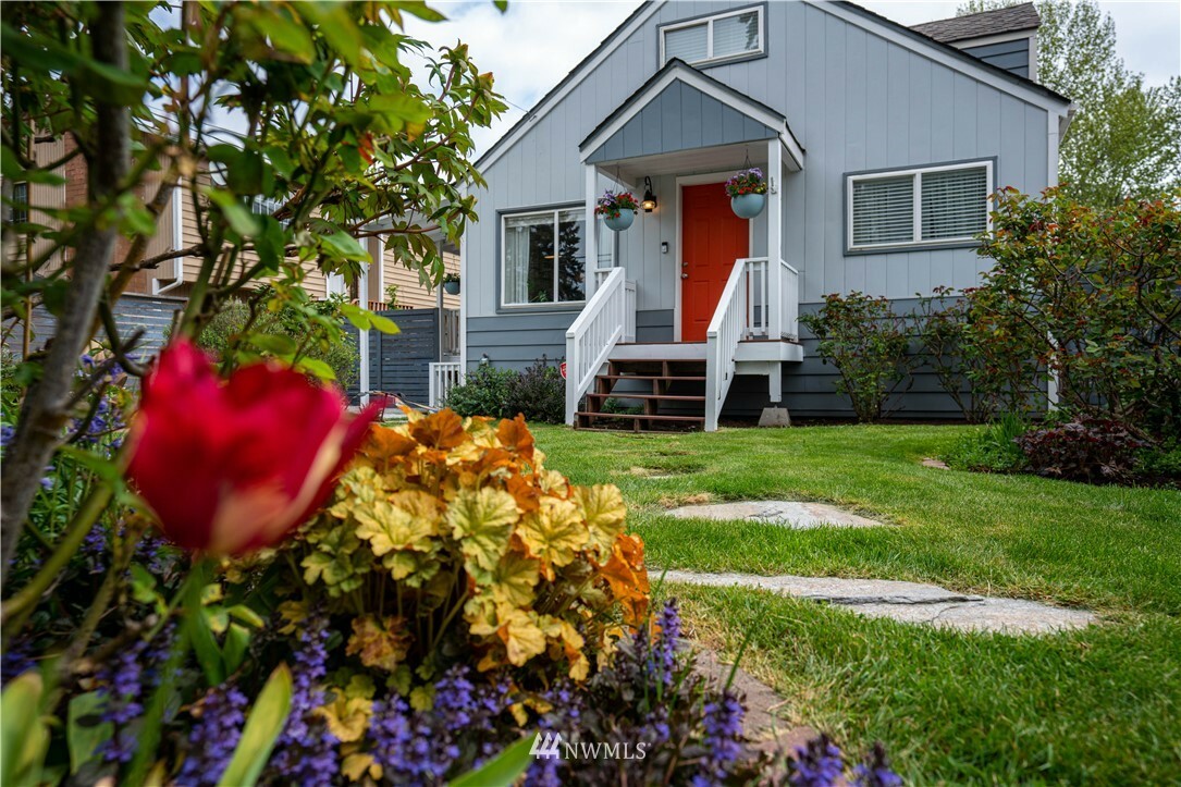 Property Photo: 5906 21st Avenue SW WA 98106