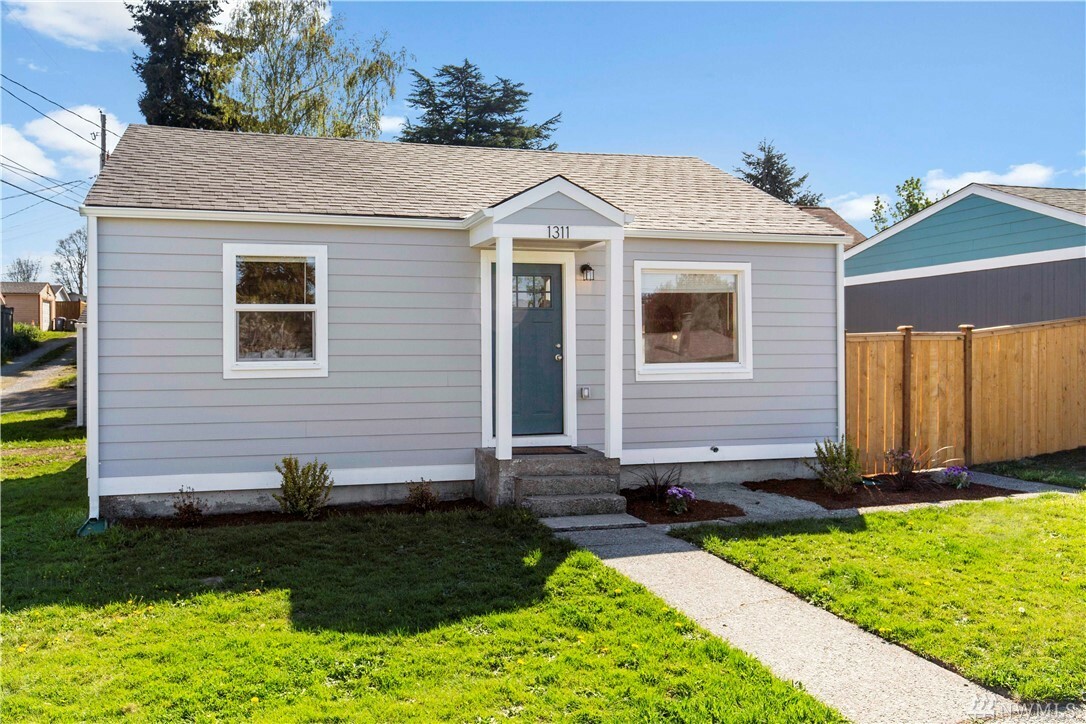 Property Photo:  1311 S Oakes St  WA 98405 