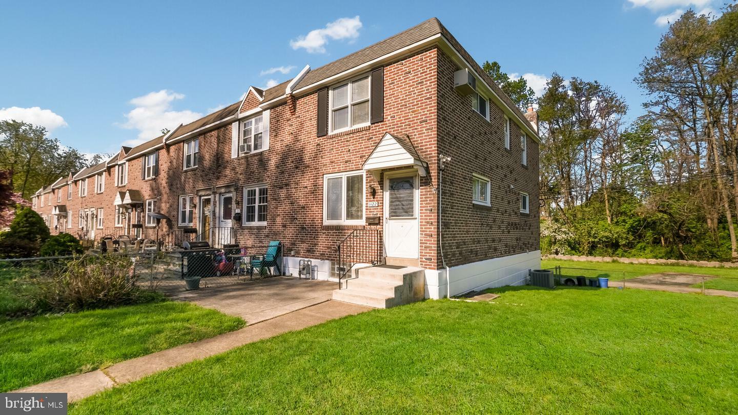 Property Photo: 1122 Brookwood Lane PA 19036