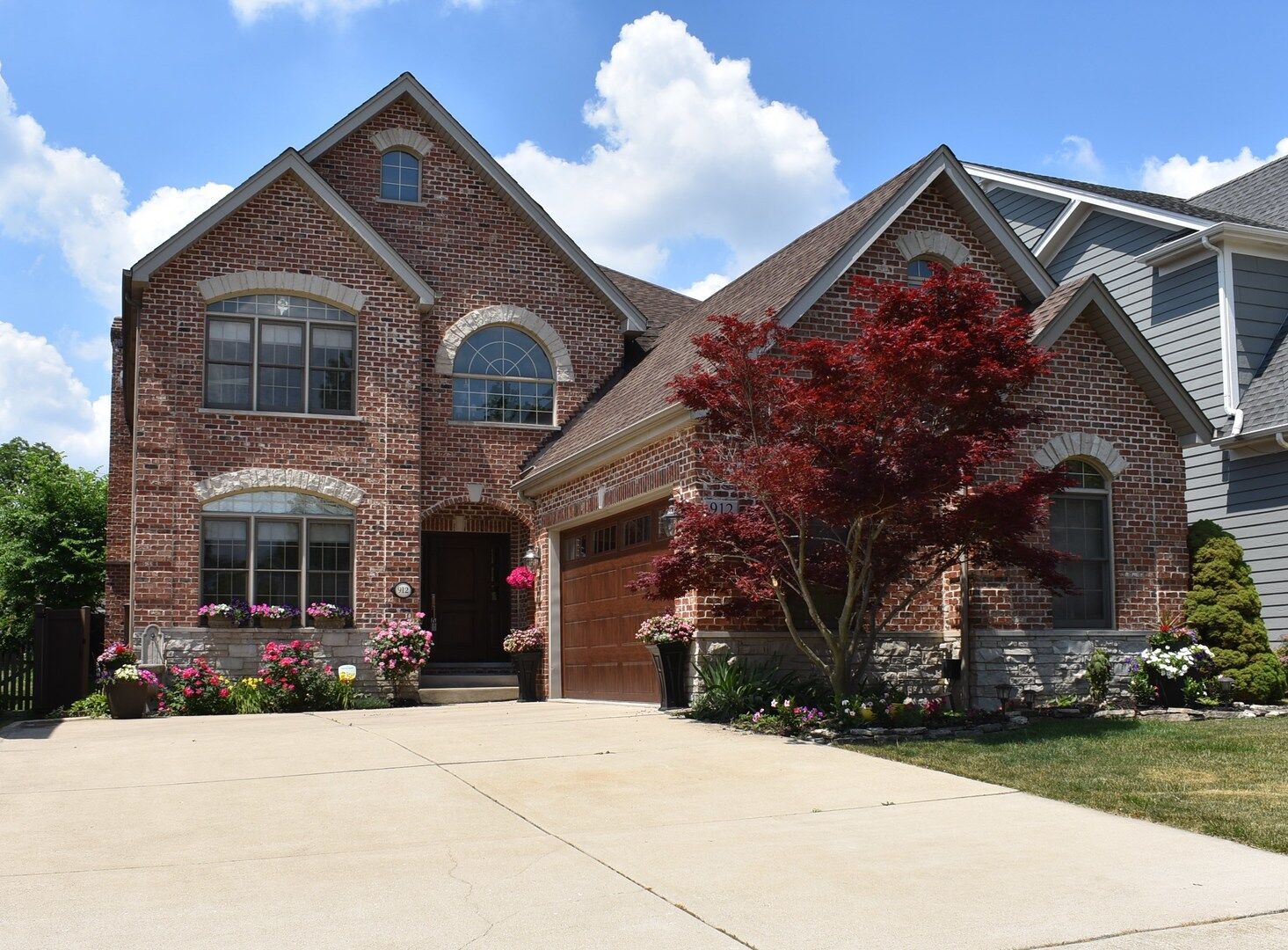 Property Photo:  912 S Chatham Avenue  IL 60126 