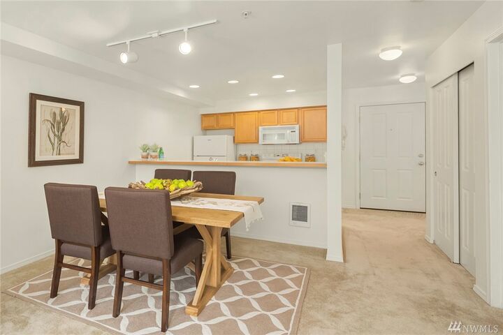 Property Photo: 2301 NE Blakeley St 307 WA 98105