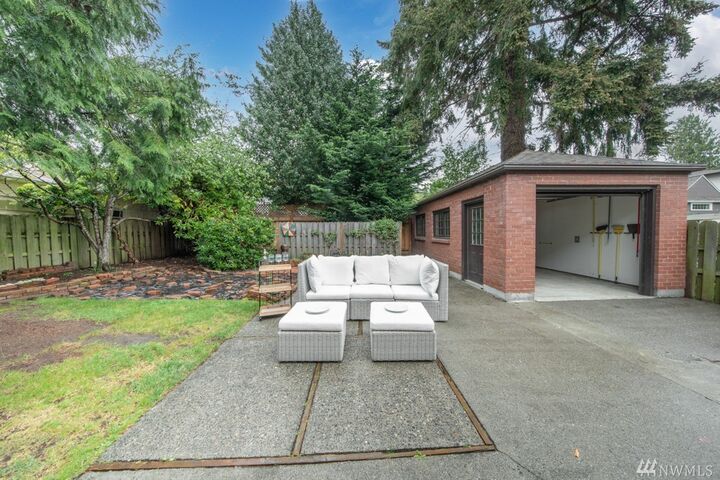 Property Photo: 9230 Fauntleroy Wy SW WA 98136