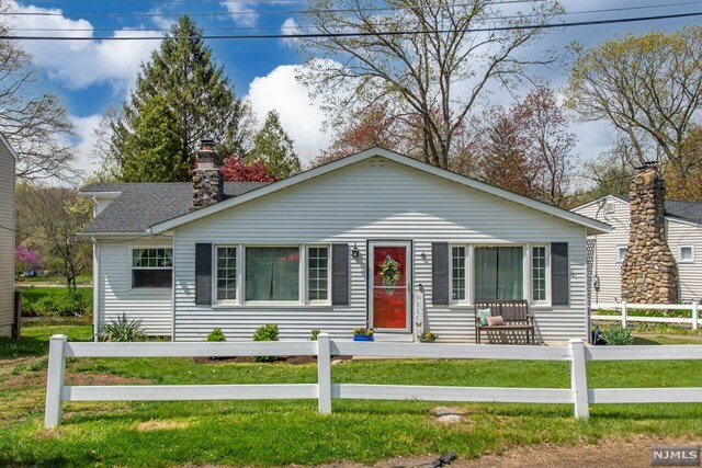 Property Photo: 6 Elizabeth Place NJ 07834